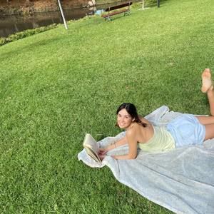 Meet your Posher, Claudia